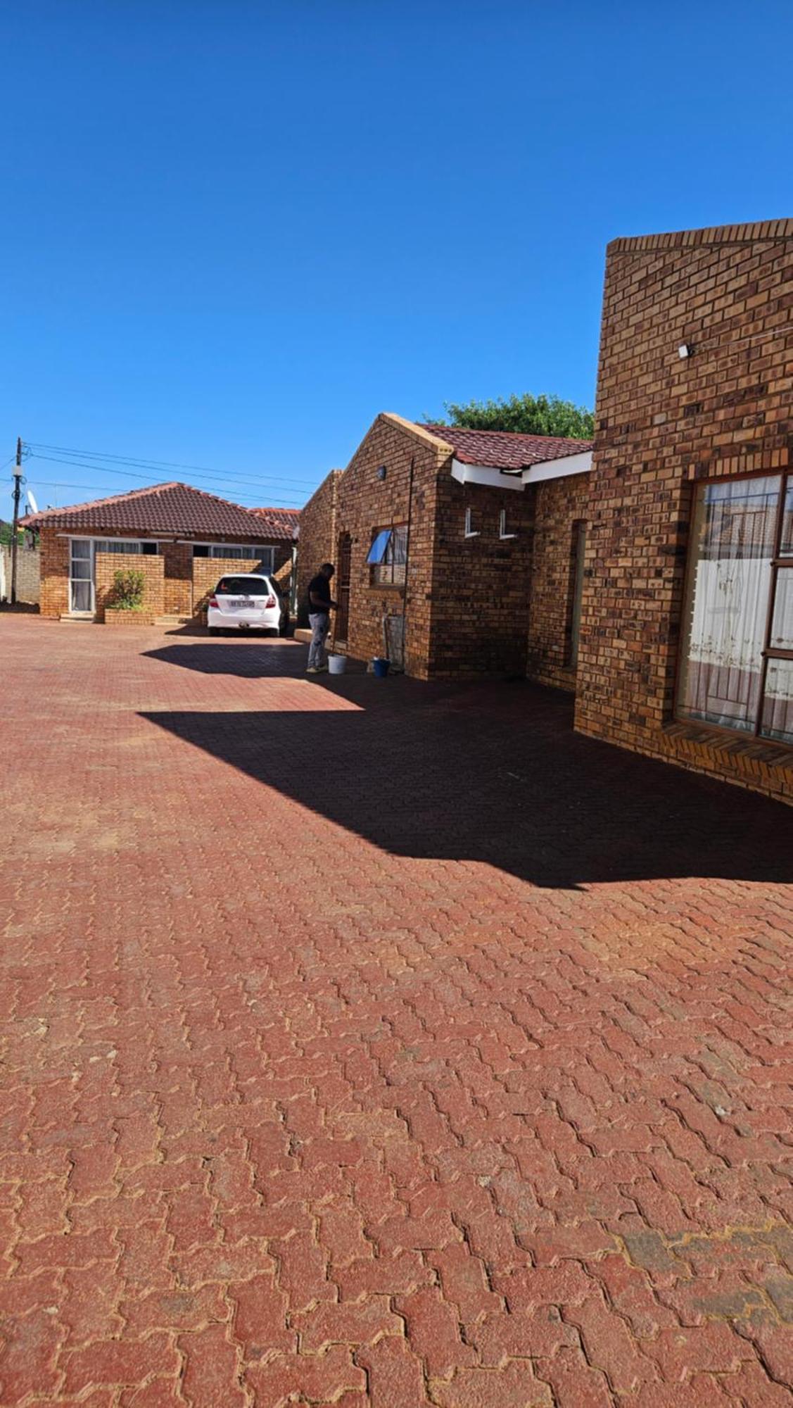 Goodlife Guest House In Mafikeng Eksteriør bilde