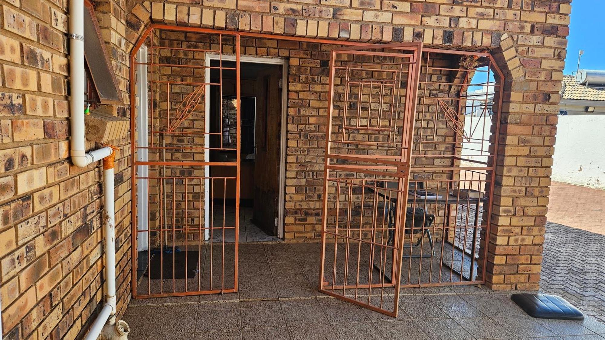 Goodlife Guest House In Mafikeng Eksteriør bilde